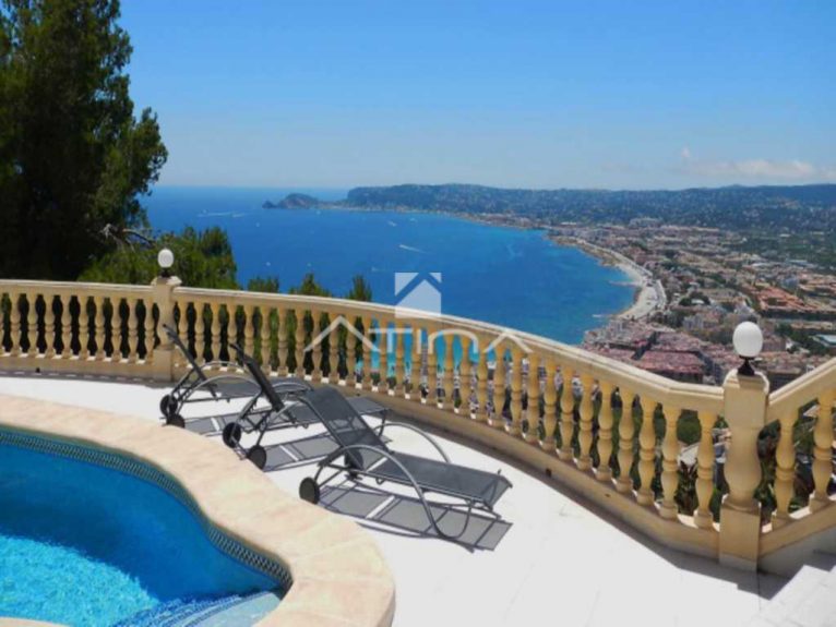 Prachtig uitzicht op de villa van Atina Inmobiliaria