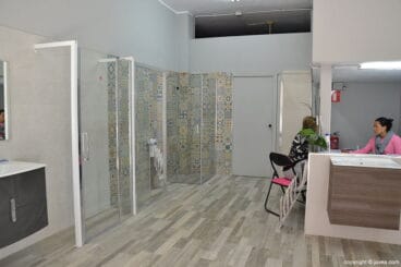 Interior tienda Showerman