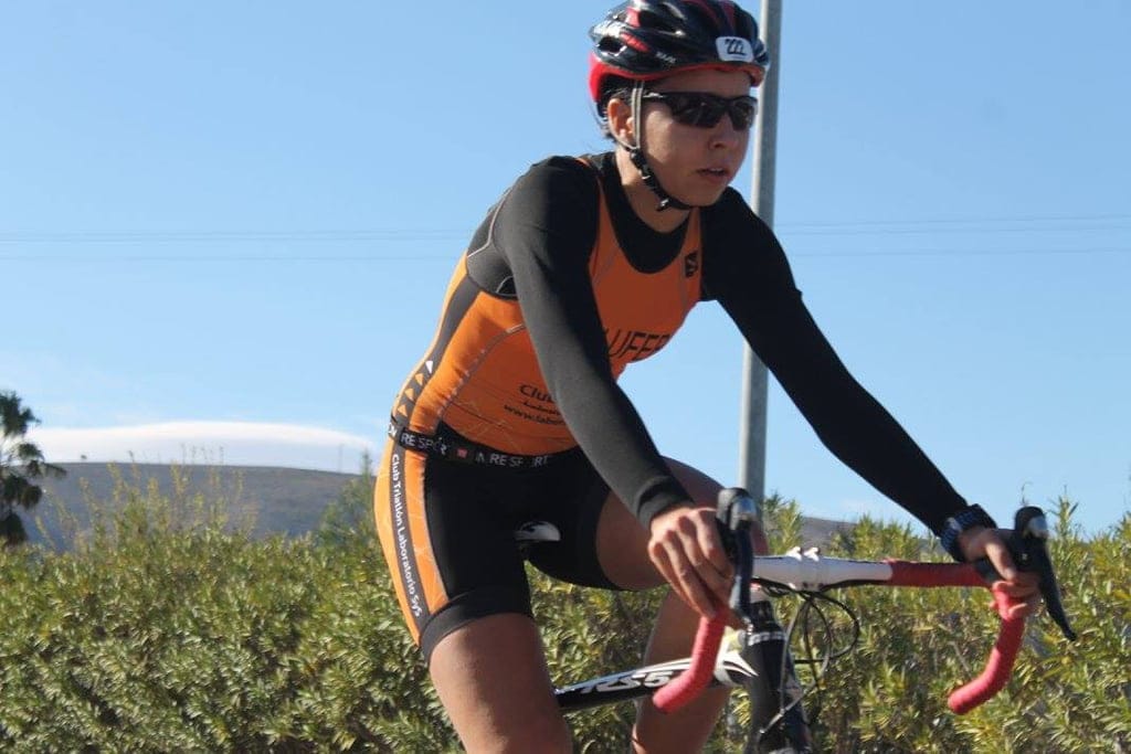 Irene Bolufer en la bicicleta