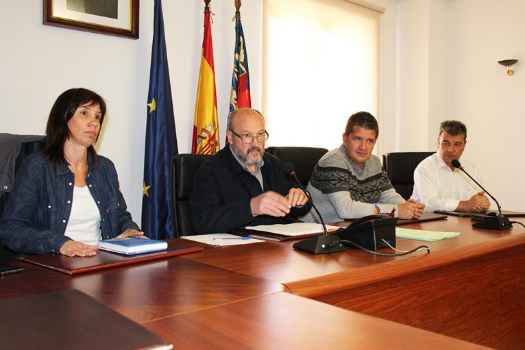Josep Femenía con miembros de su equipo de gobierno