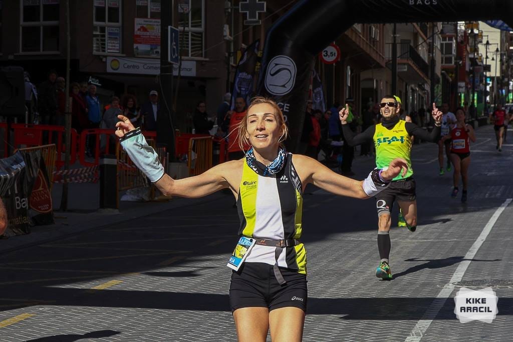 Mª Isabel Ferrer entrando en meta