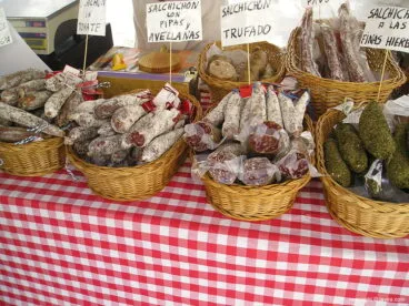 Puesto de embutidos en la Fira