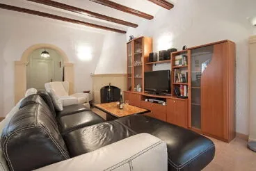 Salon con chimenea Aguila Rent a Villa