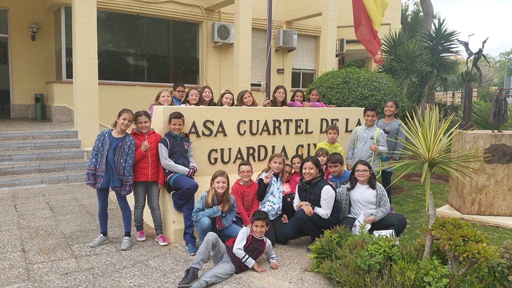 Alumnos del Port de Xàbia de visita al cuartel de la Guardia Civil