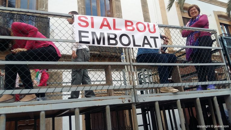 Pancarta a favor del Bou Embolat