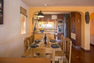 Comedor Casa Nalu- Aguila Rent a Villa