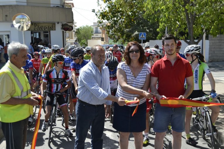 Corte de cinta en el Trofeo Nazareno de Ciclismo en Xàbia
