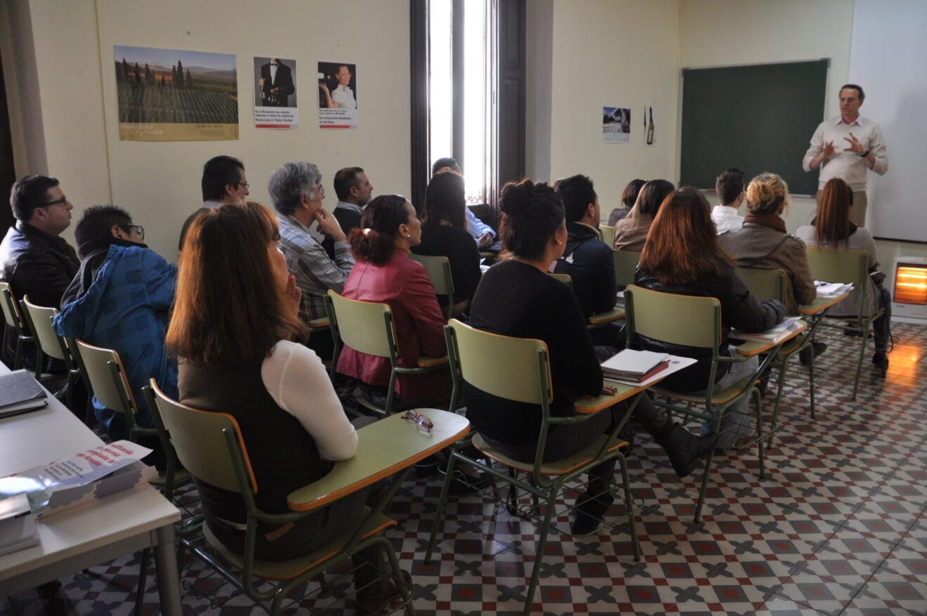 Curso de camarero de sala de la Cruz Roja de Jávea