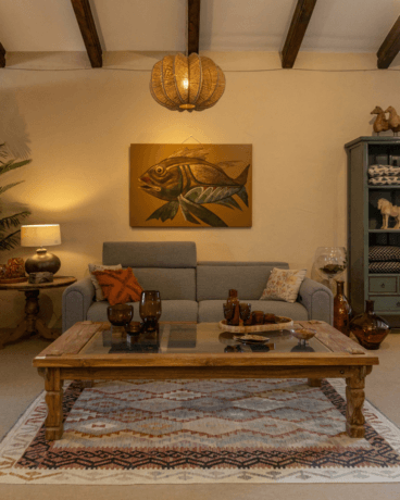Exposición de muebles de madera noble para el hogar