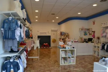 Interior tienda Pequemimos