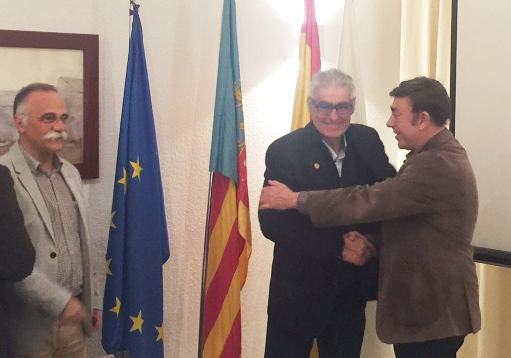 José Melenchón recibiendo la distinción