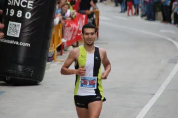 Moha Younes entrando en meta