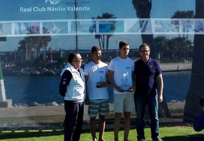 Pablo y Enrique Luján en el podio