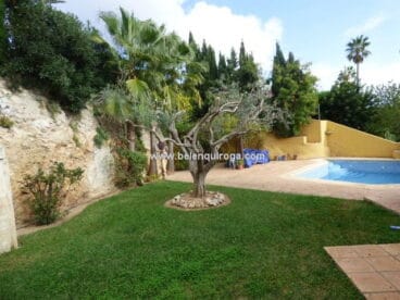 Piscina y jardin Belen Quiroga Inmobiliaria