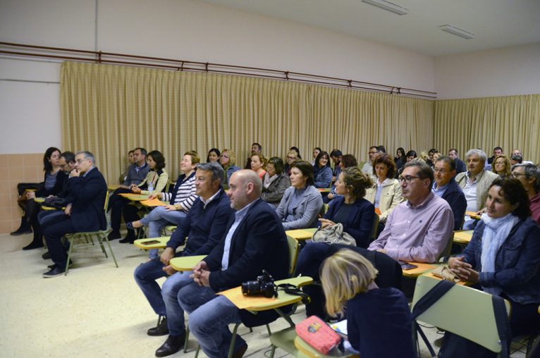 Público asistente a la Escola de Pares del IES Antoni Llidó