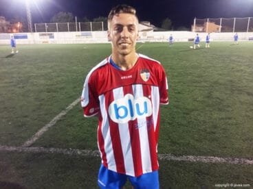Raul Carmona con la camiseta del CD Jávea