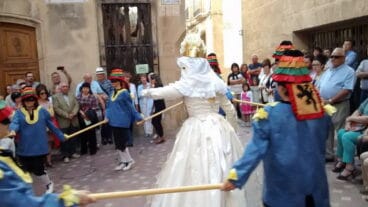 Bailando la dansà de la Moma