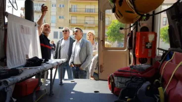 Chulvi viendo la ambulancia medicalizada