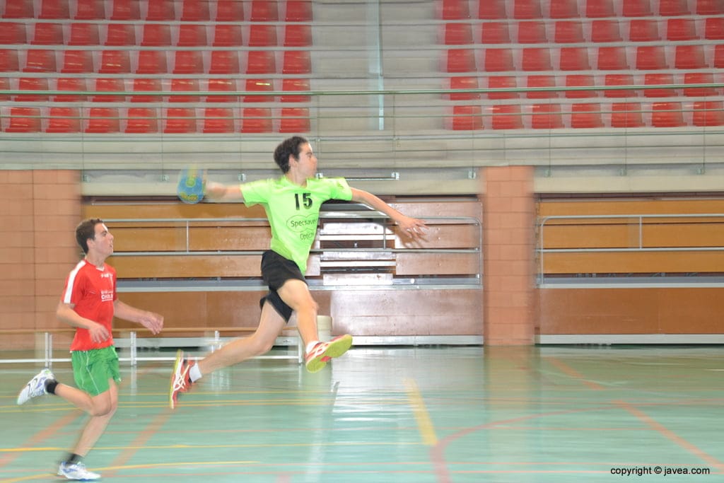 Dani Vacas anotando un gol