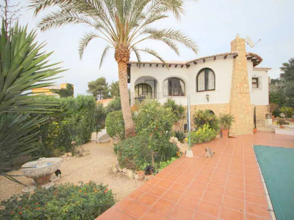 Fachada de la casa Atina Inmobiliaria