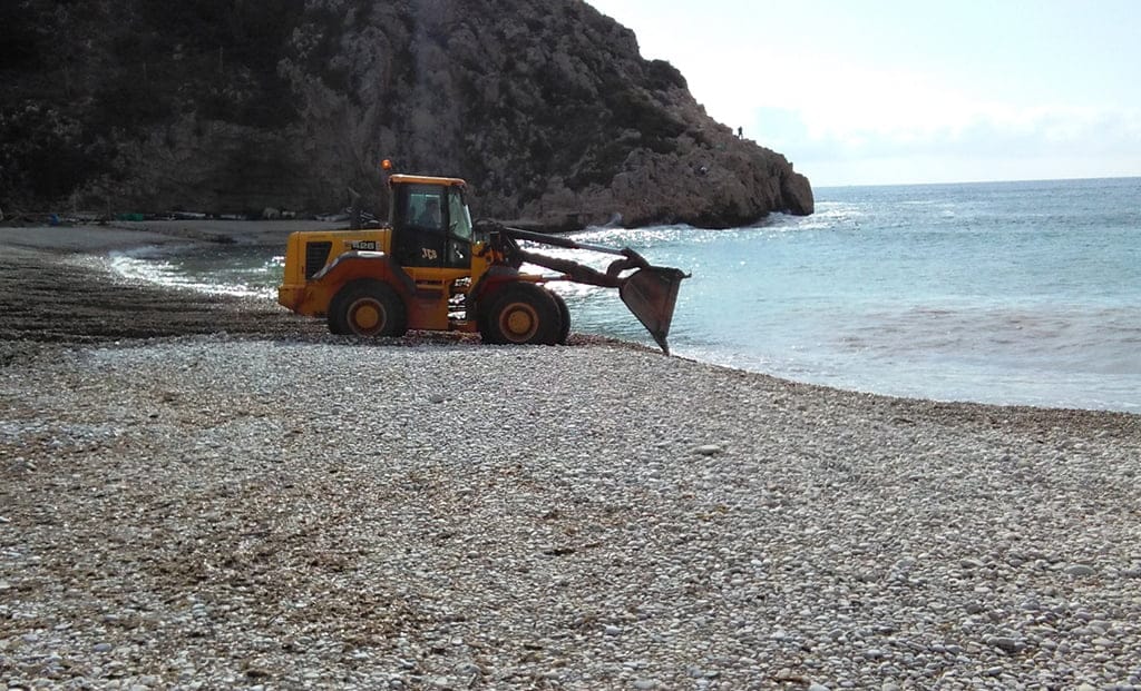 Máquina trabajando en la Granadella