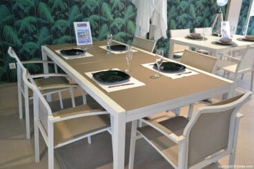 Mesa y sillas MCJ Biard