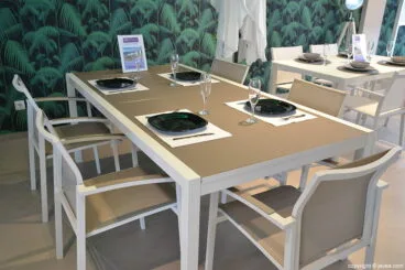 Mesa y sillas MCJ Biard