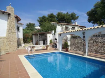Piscina de la casa Atina Inmobiliaria