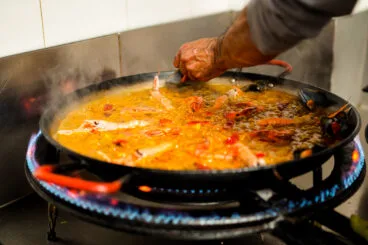 Preparación tradicional y casera de las mejores paellas