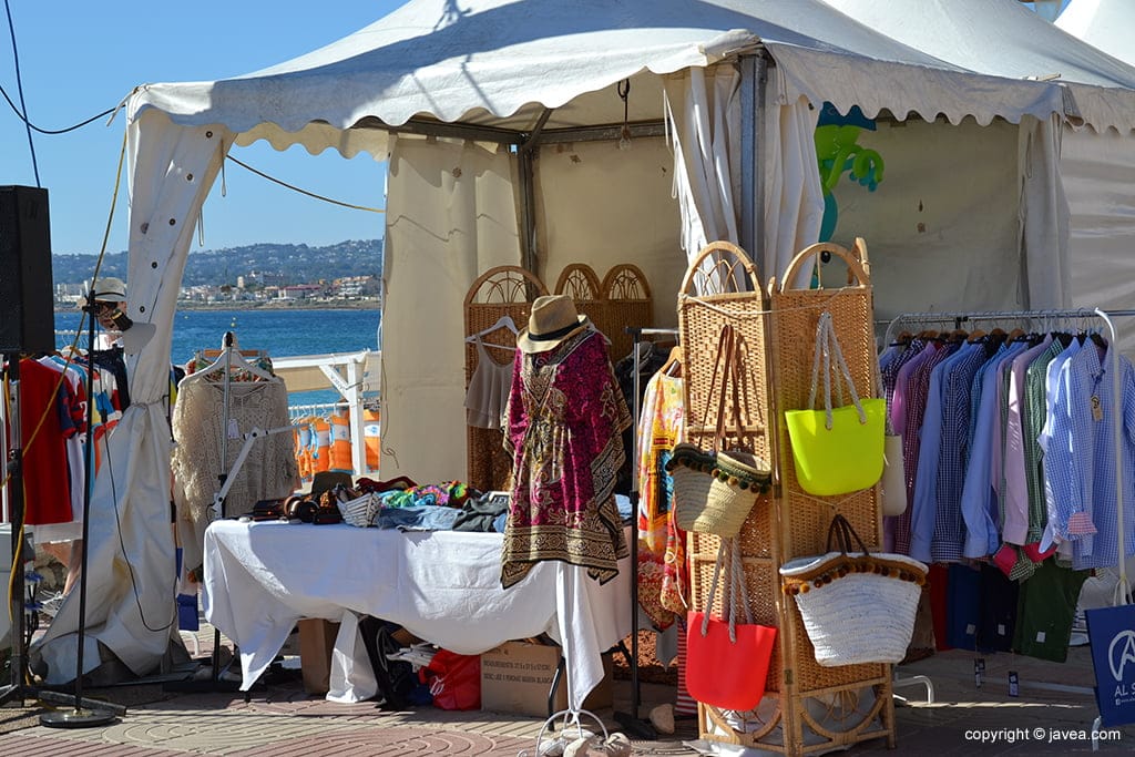 Puesto de complementos del Festival La-Mar Salá