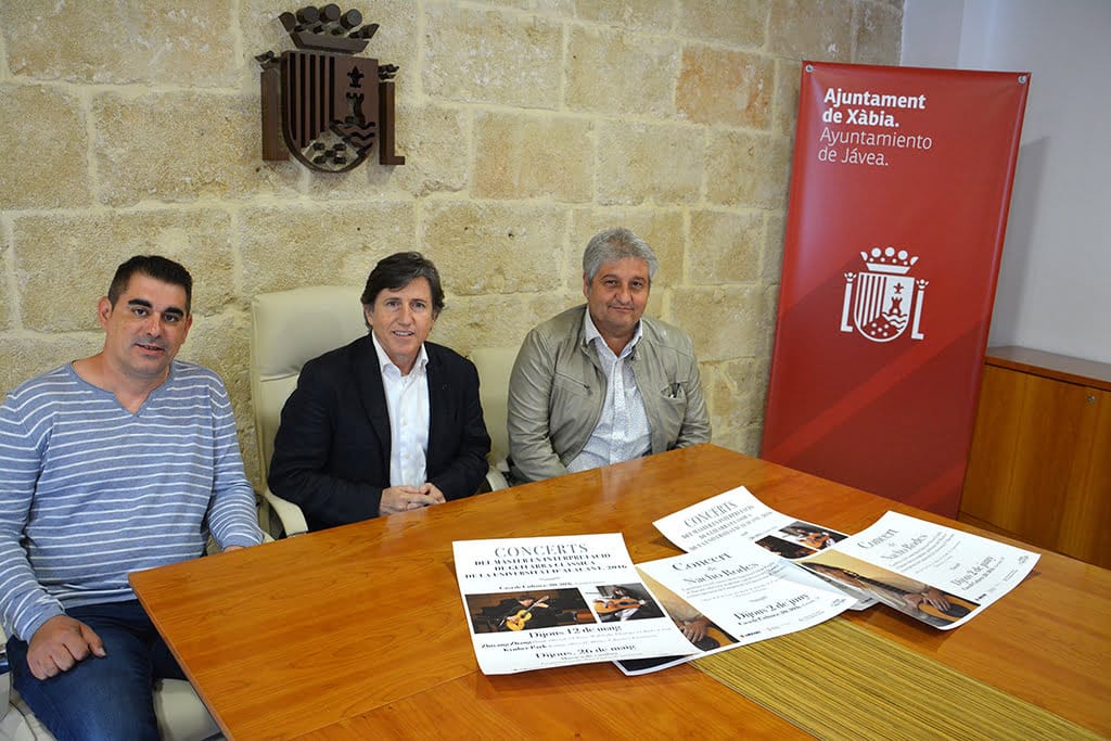 Quico Moragues presentando el ciclo de Guitarra Clásica