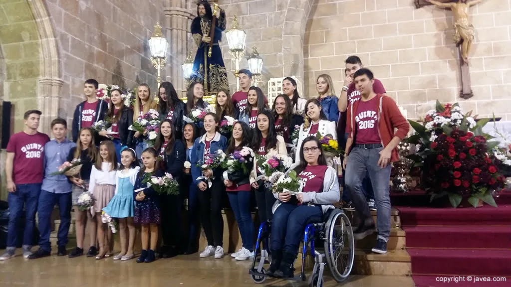 quintos 2016 en la ofrenda al nazareno
