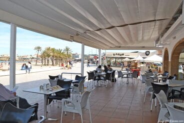Terraza en la playa Heladería Cafetería Olas