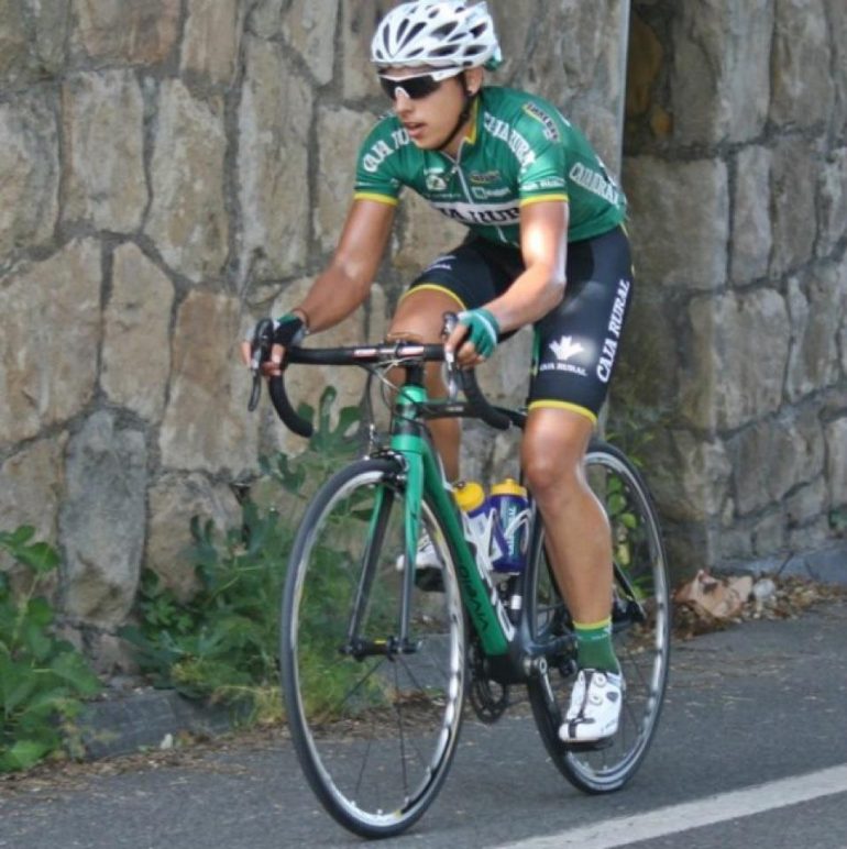 Toni Molina sobre la bicicleta