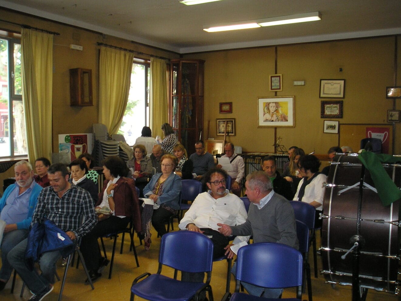 Vecinos del barrio de Thiviers en una reunión