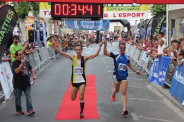 Víctor Fernández entrando en meta