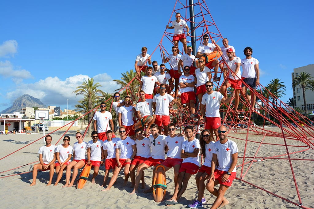 Voluntarios de Cruz Roja Xàbia Campaña Verano 2015