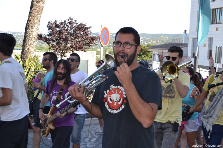 Día de Quintaes Fogueres Xàbia 2016 - Grupo de música