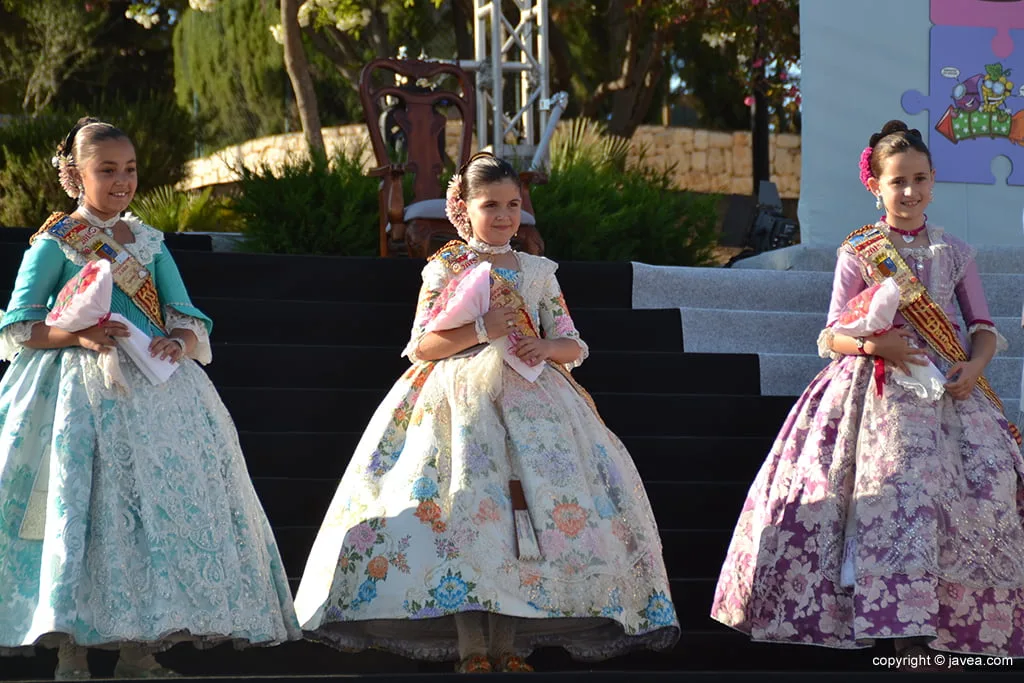 Ainhoa Buigues junto a Nerea Vidal y Julia Roselló