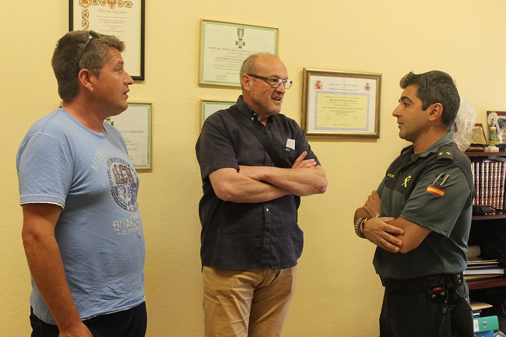 Alcalde de Benitatxell con el teniente de la G. Civil - Jávea.com ...