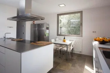 Amplia-cocina-Aguila-Rent-a-Villa