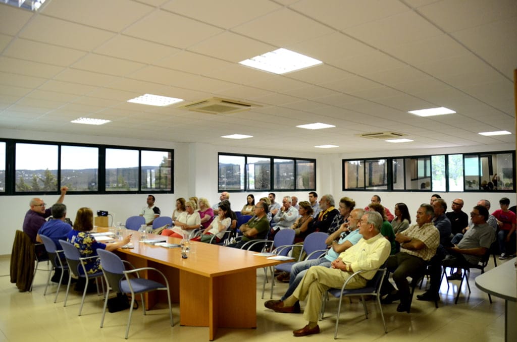 Asistente a la reunión informativa del observatorio del agua
