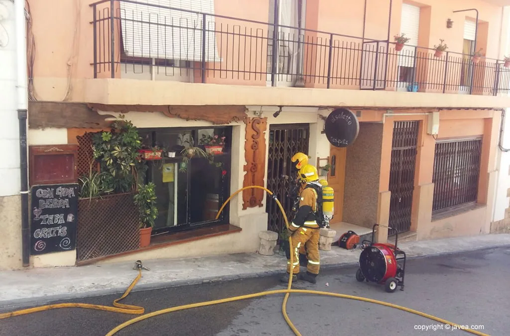 Bomberos en el Rte. El Salaito
