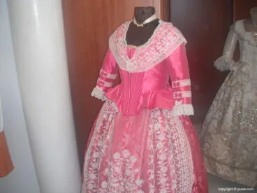 Bonito traje de la reina Fogueres