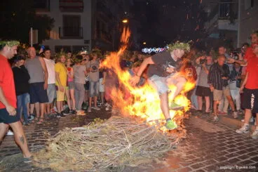 Buen salto de hoguera