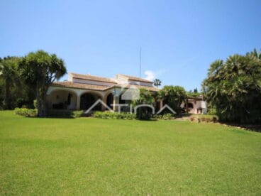 Casa con amplio jardin Atina Inmobiliaria