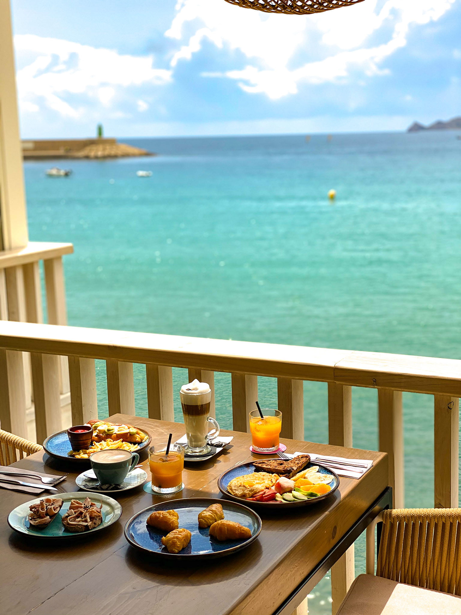Desayunos con vistas al mar en Cala Bandida