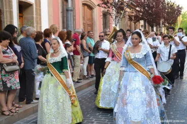 Desfilando con armonía en la ofrenda