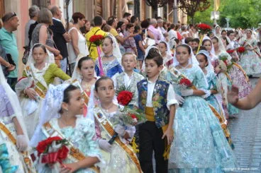 Desfile de los infantiles en la ofrenda
