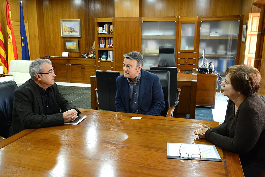 El alcalde y el edil de sanidad reunidos con el comisionado de la Marina Alta